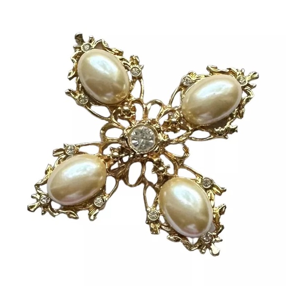 Vintage Gold Ornate Filigree Faux Pearl and Rhinestone Maltese Cross Brooch Pin - Picture 7 of 7